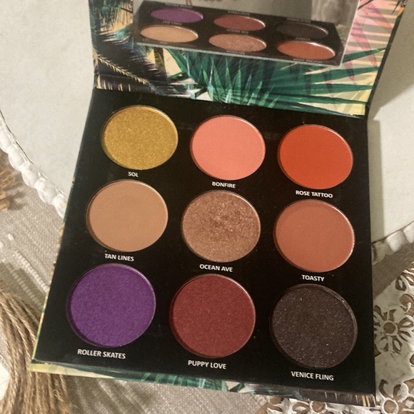 Eye shadow palette - Picture 2 of 2